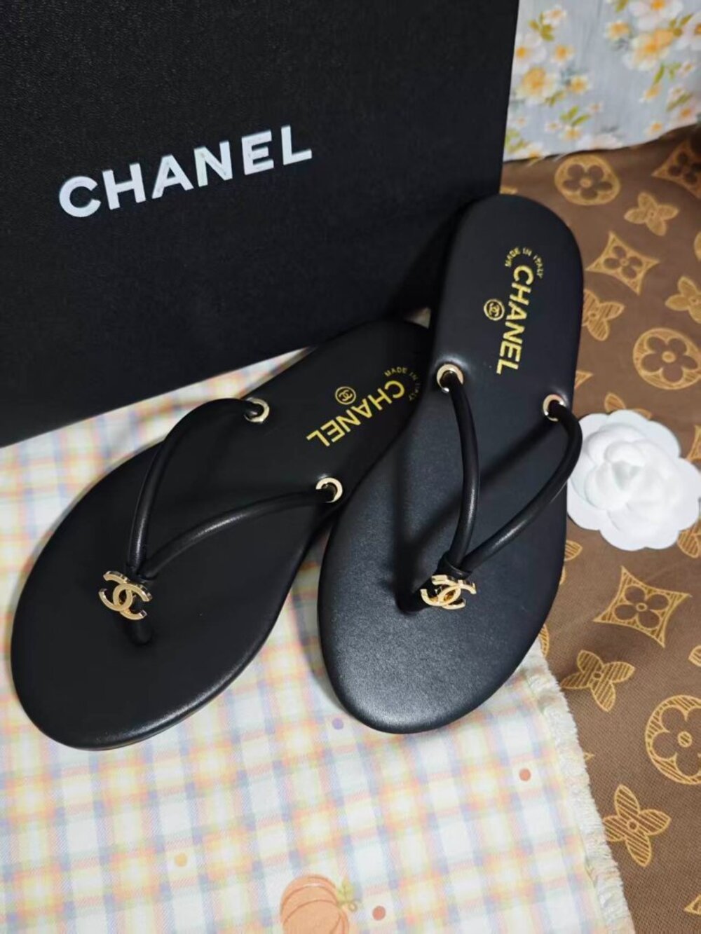 ℒChanel Sandals